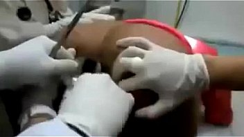 Médicos removem dildo preso no cu de mulher