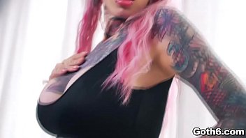 Busty tattooed goth babe Sydnee Vicious got crazy and wild!!