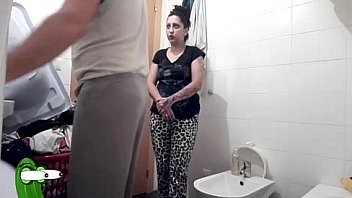 Cleaning the genitals and fucking in the toilet