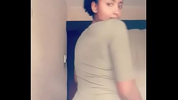 Hot Ghanaian Teen Ayisha Twerking In Her Room