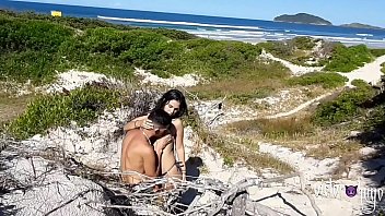 Turista Pede Informação e Ganha Foda Gostosa Na Praia ( COMPLETO NO RED )