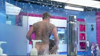 Participante pelado no Big Brother UK