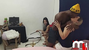 Fodendo com o negro do pau grande e sua esposa ninfeta.