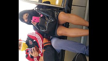 Gordita mostrandome sus piernas en el metro Cdmx