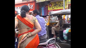 aunty saree ass