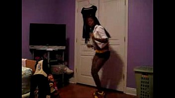 Sexy Black Girl Twerking In Tight Jeans - spankbang.org