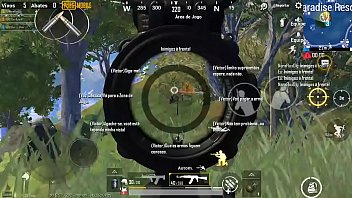 Sendo carregado por 2 na floresta do pubg